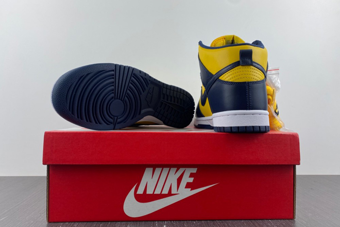 NIKE SB DUNK HIGH Michigan CZ8149-700