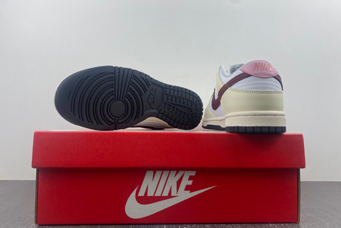 Nike Dunk Low (Women