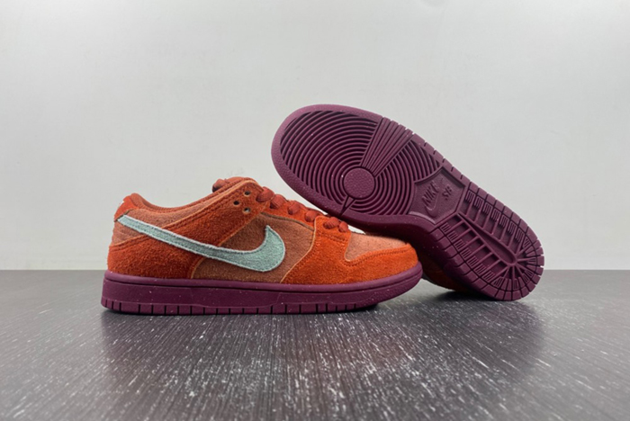 Nike SB Dunk Low