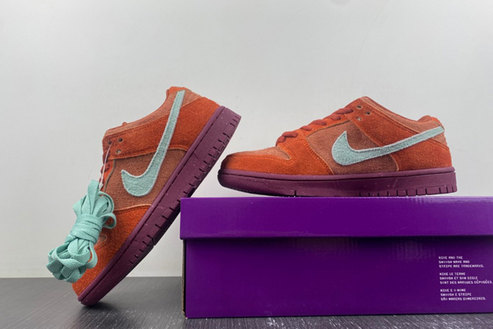 Nike SB Dunk Low