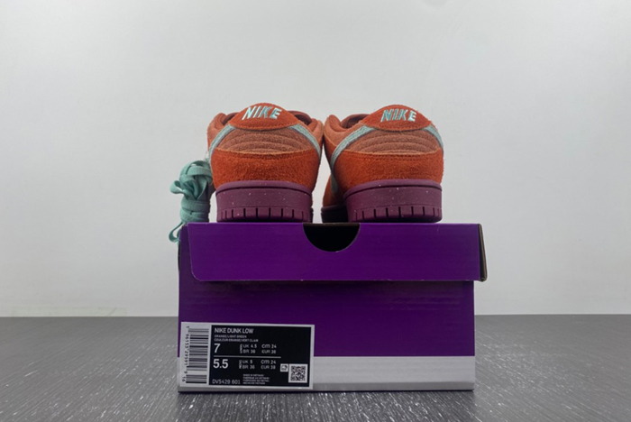 Nike SB Dunk Low