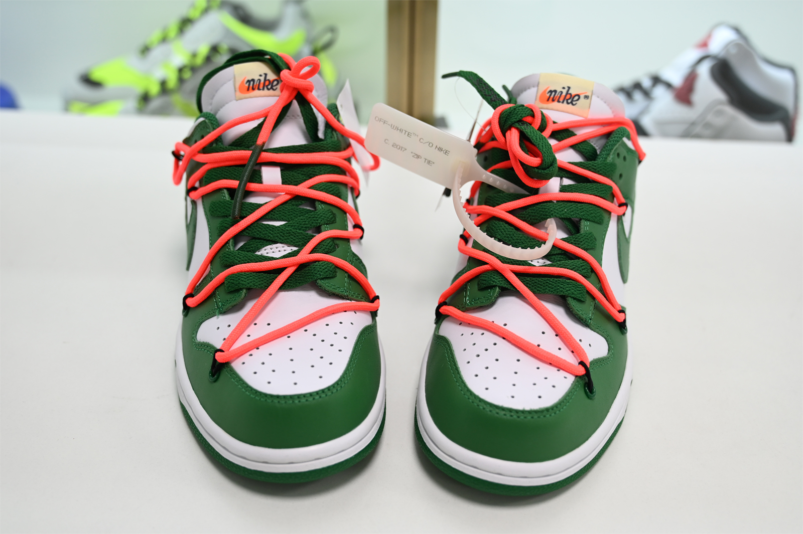 Off-White NIKE DUNK LOW PINE GREEN CT0856-100
