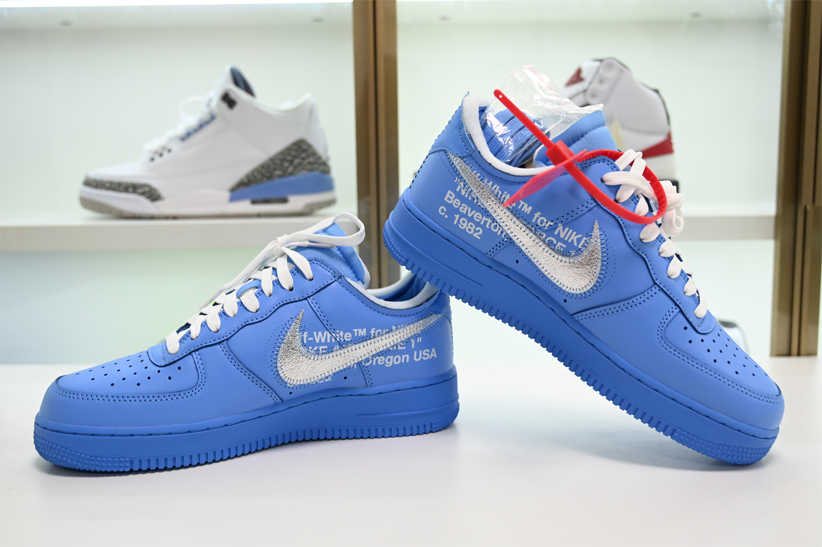 Off-White NIKE AIR FORCE 1 MCA BLUE CI1173-400