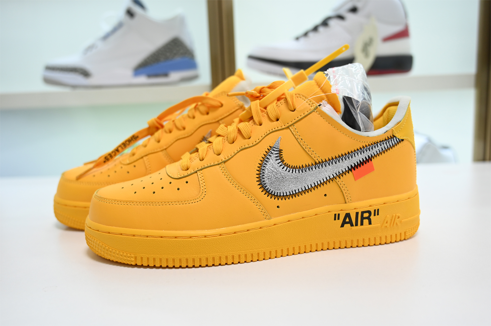 Off-White x Nike Air Force 1 “University Gold” DD1876-700