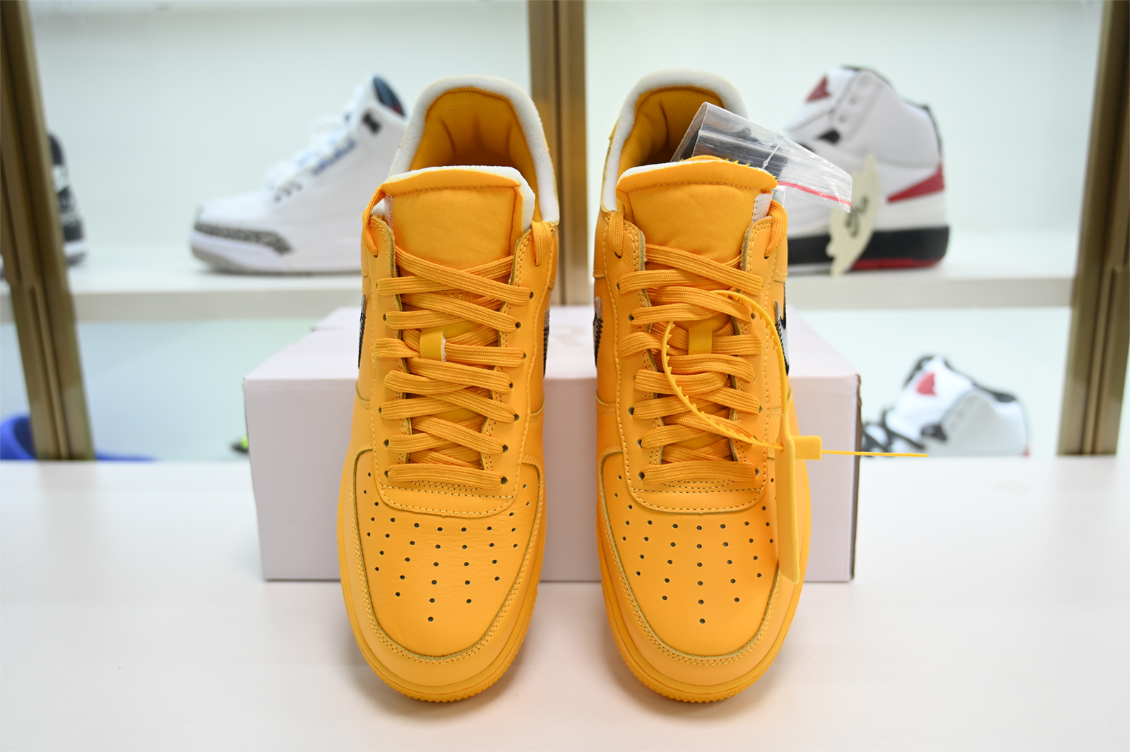 Off-White x Nike Air Force 1 “University Gold” DD1876-700