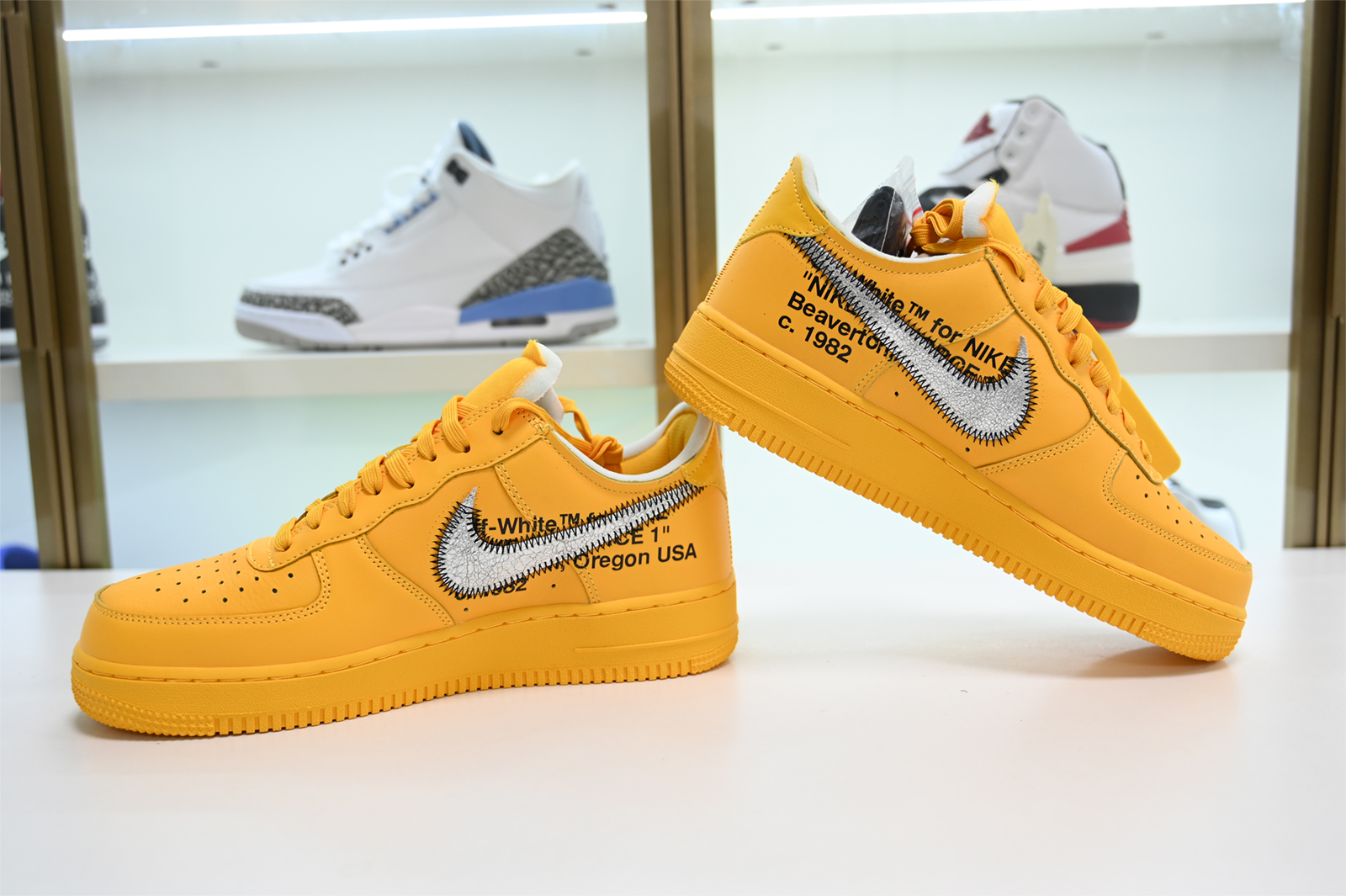 Off-White x Nike Air Force 1 “University Gold” DD1876-700